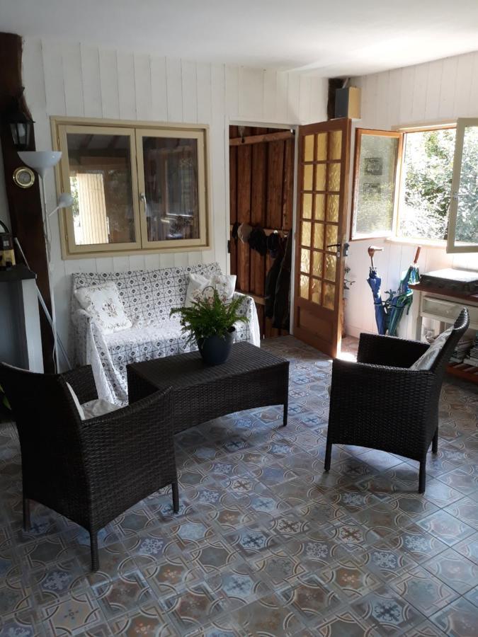 Villa Menet à Montbron Extérieur photo
