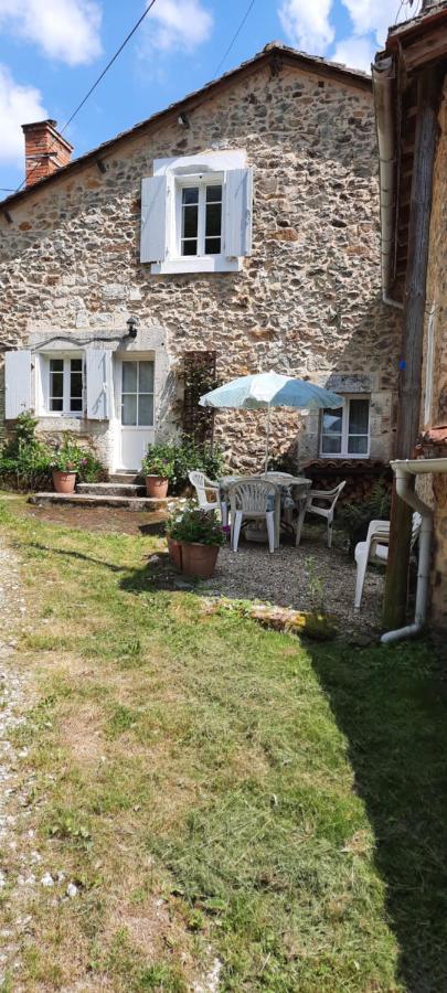 Villa Menet à Montbron Extérieur photo