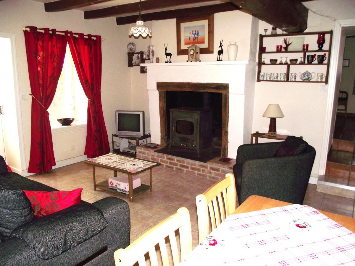 Villa Menet à Montbron Extérieur photo